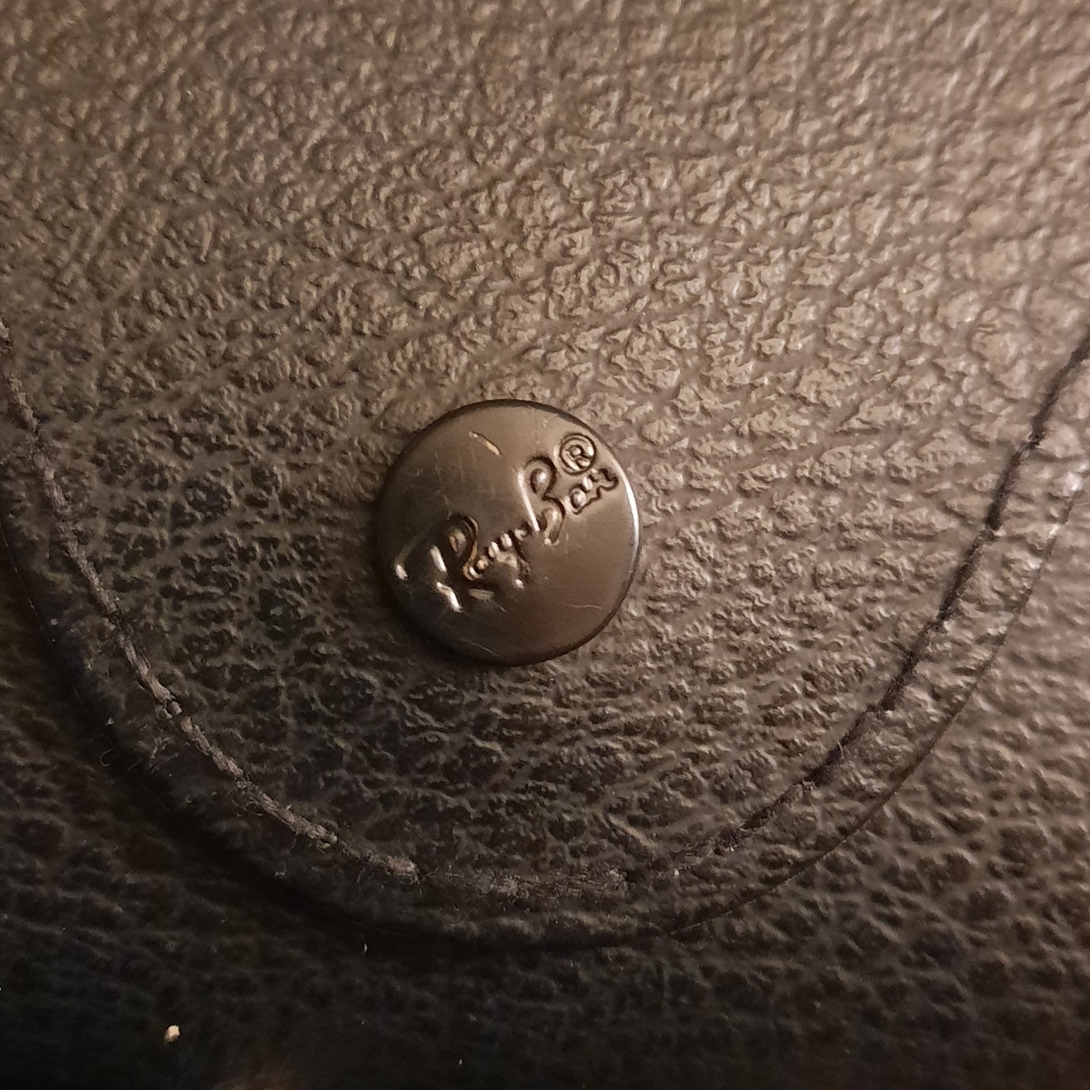 RAY BAN CASE 🕶️💓 - Picture 3 of 3